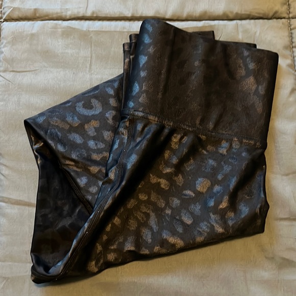 Carbon38 Pants - Carbon38 leopard Takara shine legging